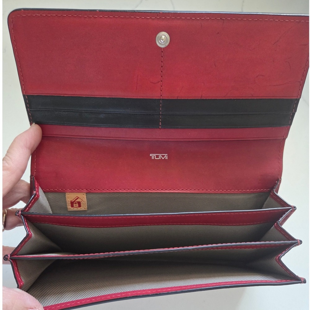 Tumi Red Leather Continental Wallet Clutch RFID Lock Black Trim Snap Closure - Picture 6 of 7